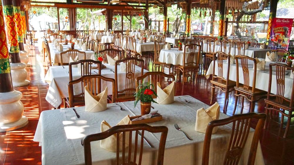 Bali Taman Beach Resort & Spa Lovina Булеленг Экстерьер фото