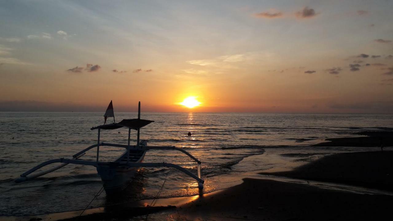 Bali Taman Beach Resort & Spa Lovina Булеленг Экстерьер фото